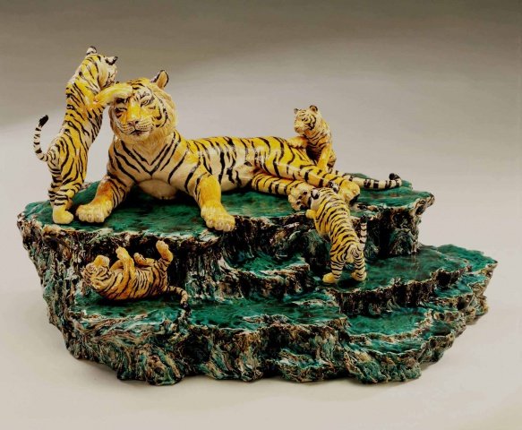 b030 高枝明---五福臨門（五虎）64x40x38cm 1998